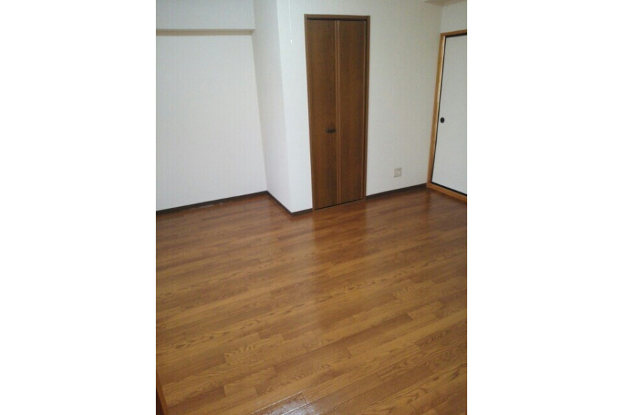 2LDK Apartment, Japan — image 7