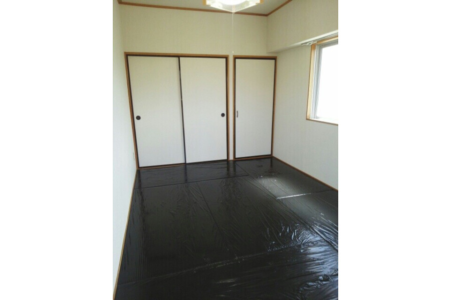 2LDK Apartment, Japan — image 8