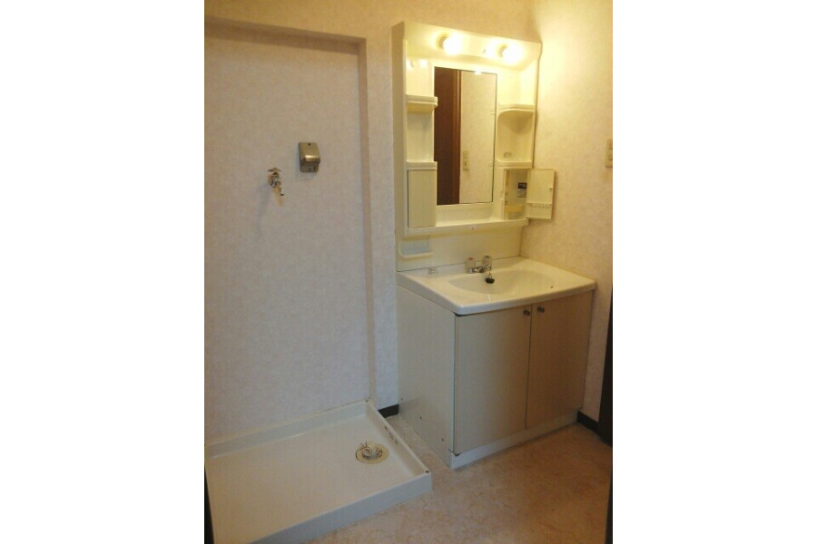 2LDK Apartment, Japan — image 10