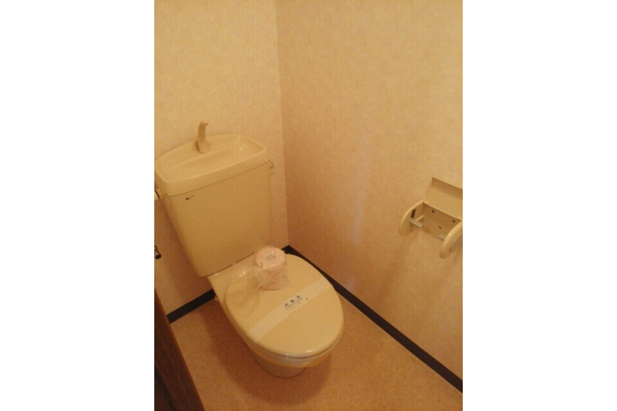 2LDK Apartment, Japan — image 11