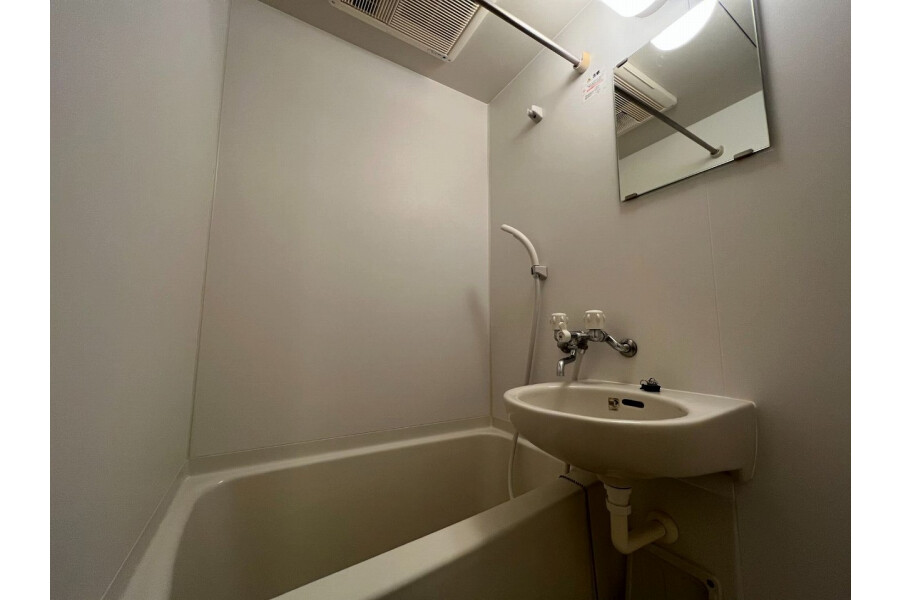 1K Apartment, Japan — image 11