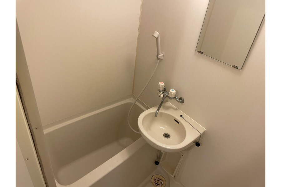1K Apartment, Japan — image 8