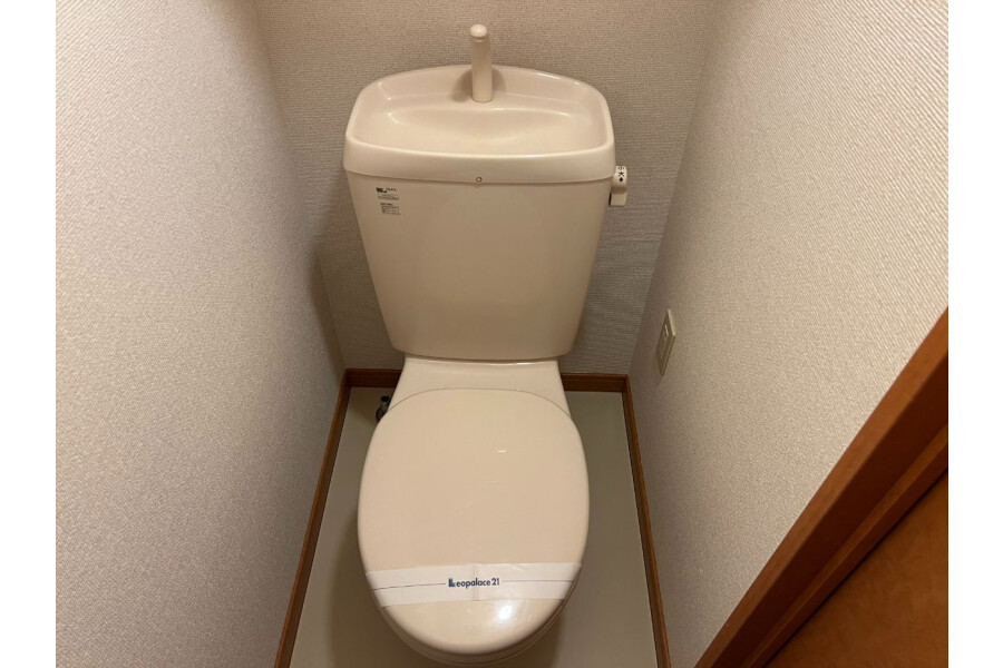 1K Apartment, Japan — image 8