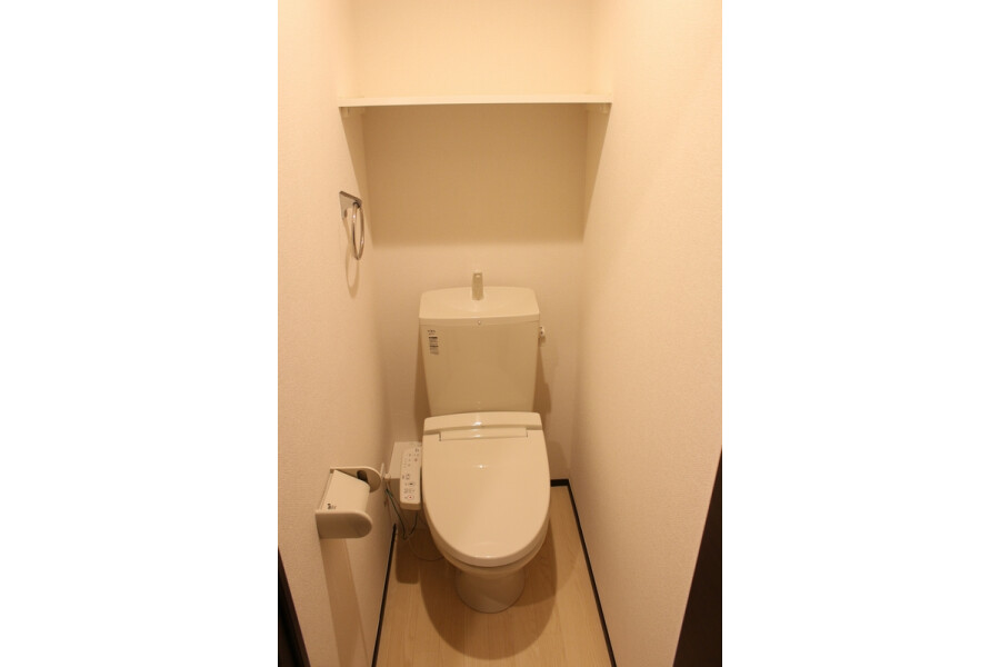 1K Apartment, Japan — image 8