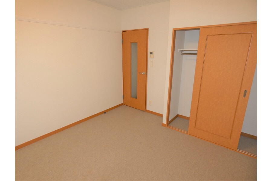 1K Apartment, Japan — image 4