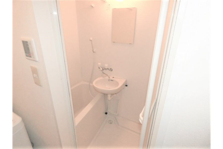 1K Apartment, Japan — image 13