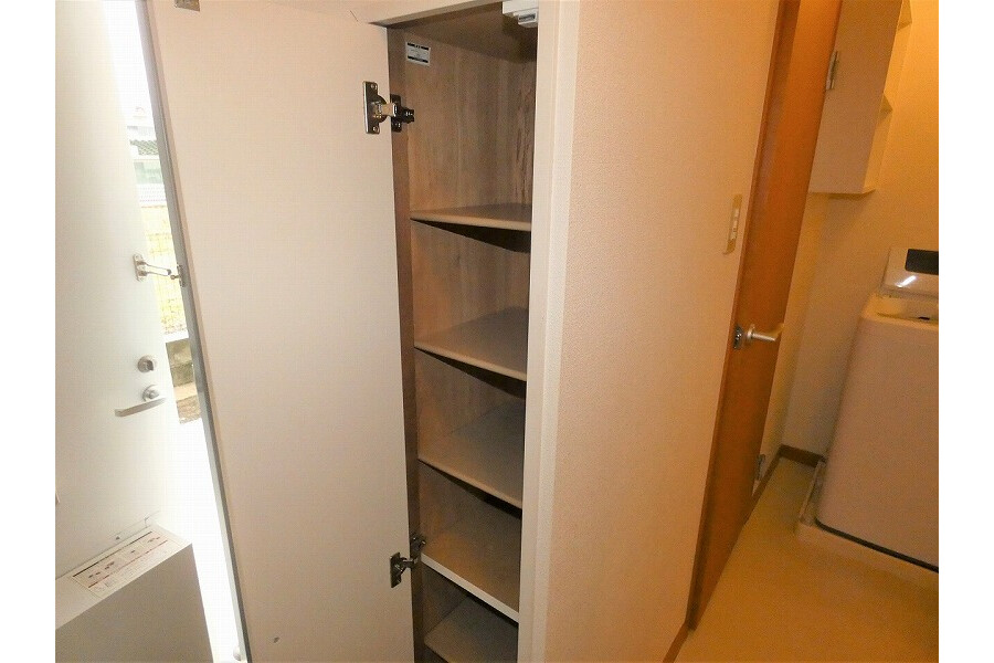1K Apartment, Japan — image 14