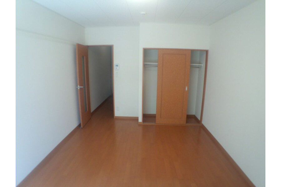 1K Apartment, Japan — image 4