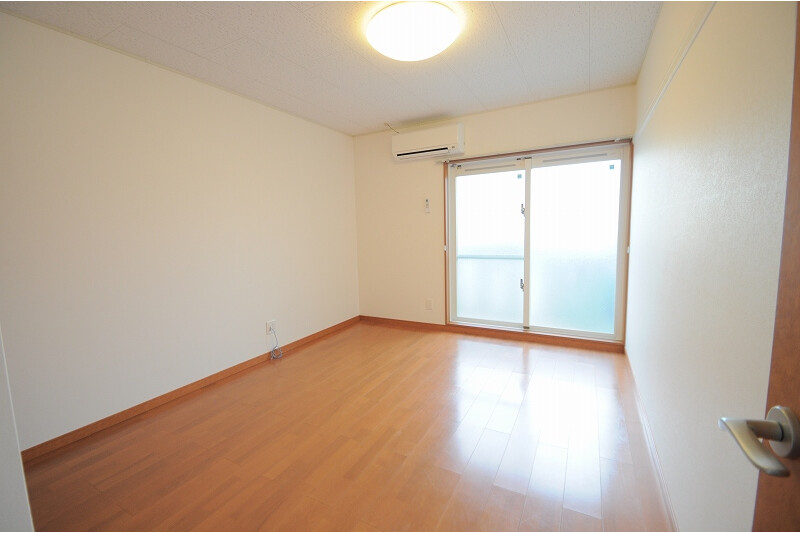 1K Apartment, Japan — image 3