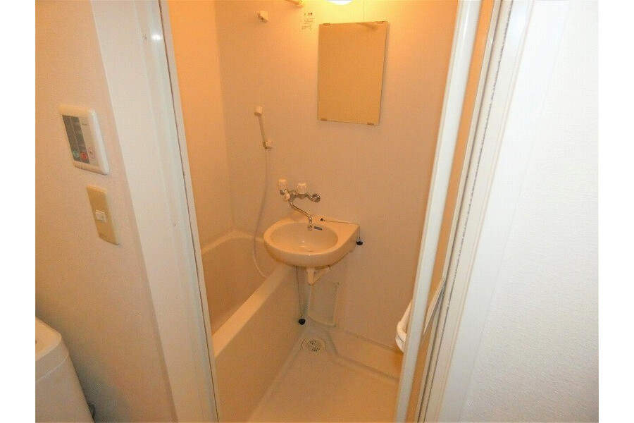 1K Apartment, Japan — image 9