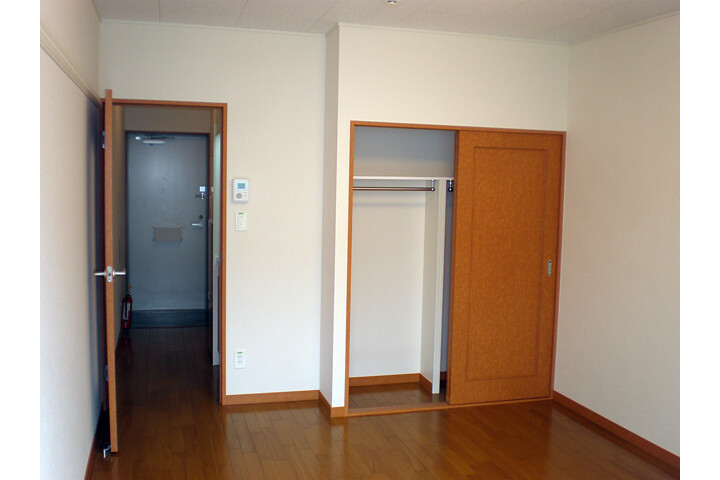 1K Apartment, Japan — image 4