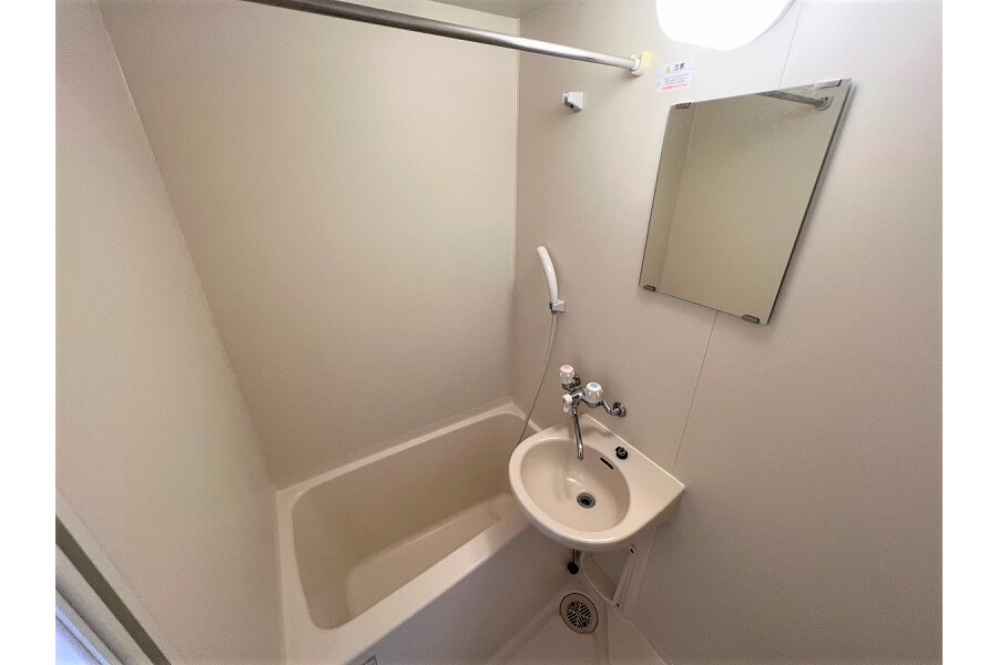 1K Apartment, Japan — image 11