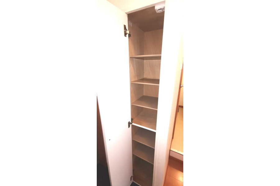 1K Apartment, Japan — image 13