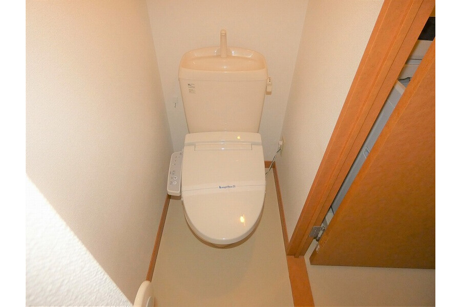 1K Apartment, Japan — image 12