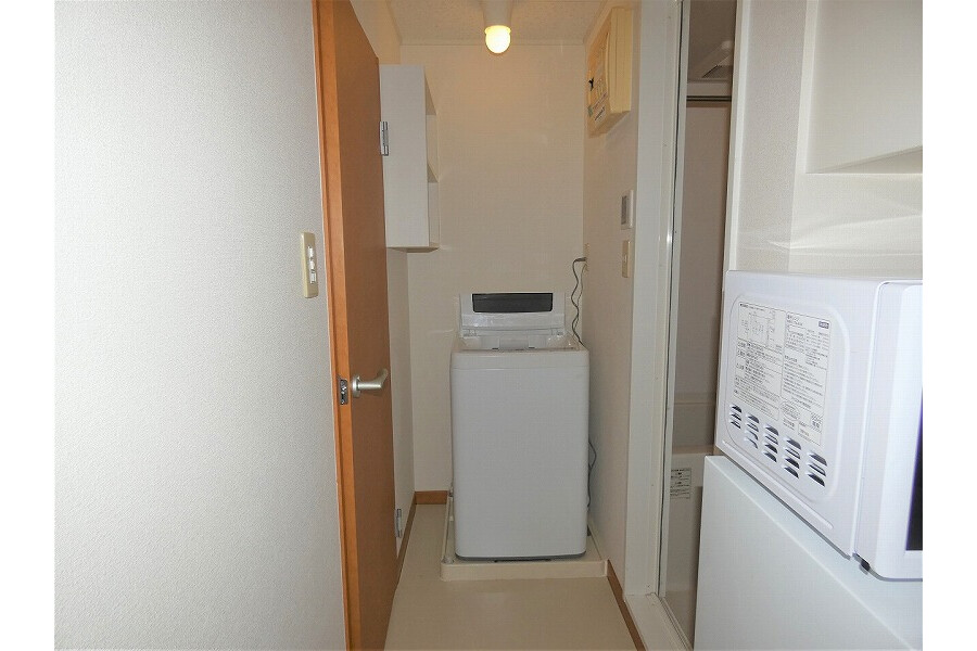 1K Apartment, Japan — image 13