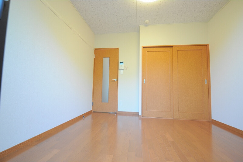 1K Apartment, Japan — image 3