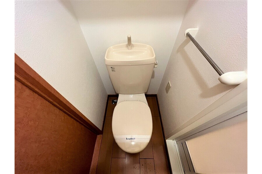 1K Apartment, Japan — image 9