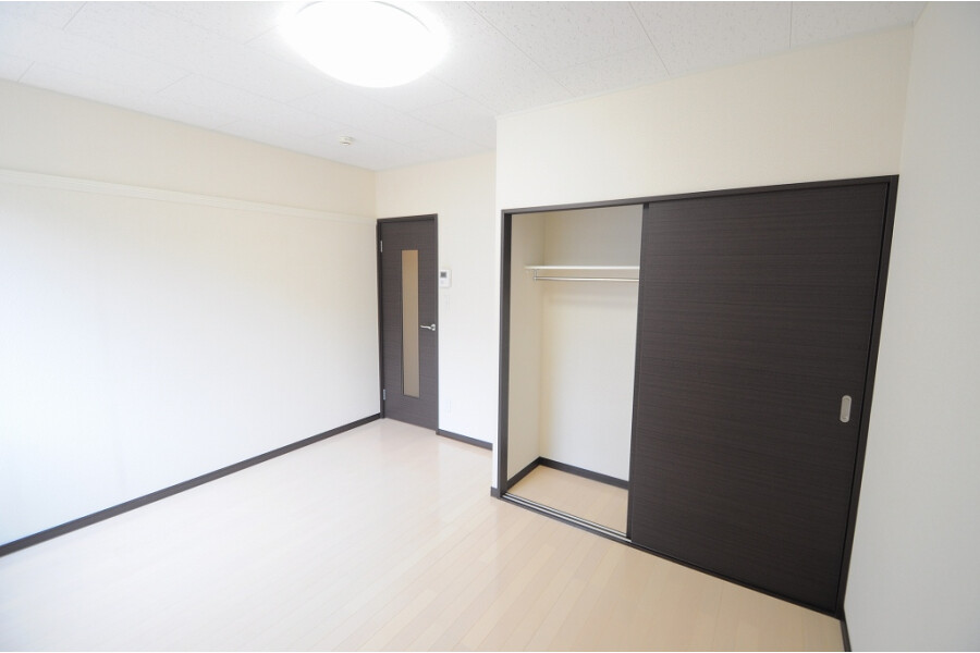 1K Apartment, Japan — image 4
