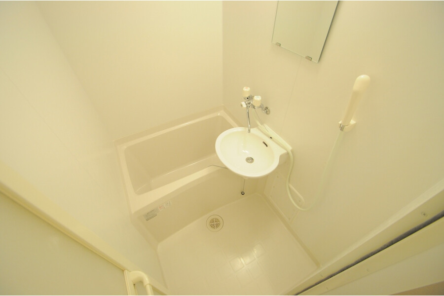 1K Apartment, Japan — image 8