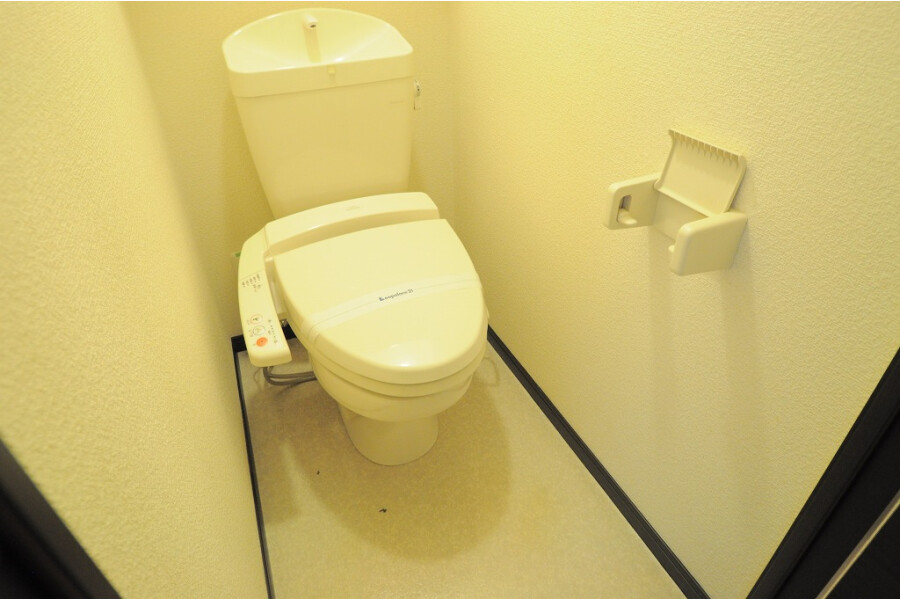 1K Apartment, Japan — image 9