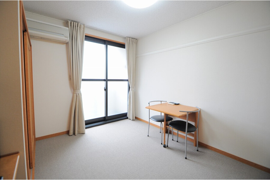 1K Apartment, Japan — image 3