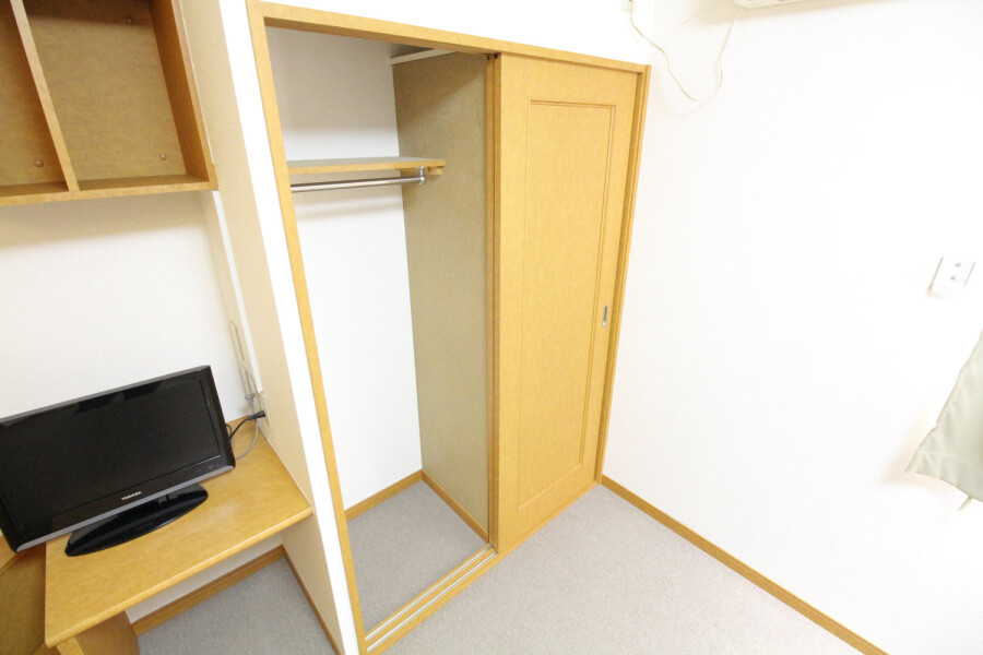 1K Apartment, Japan — image 6