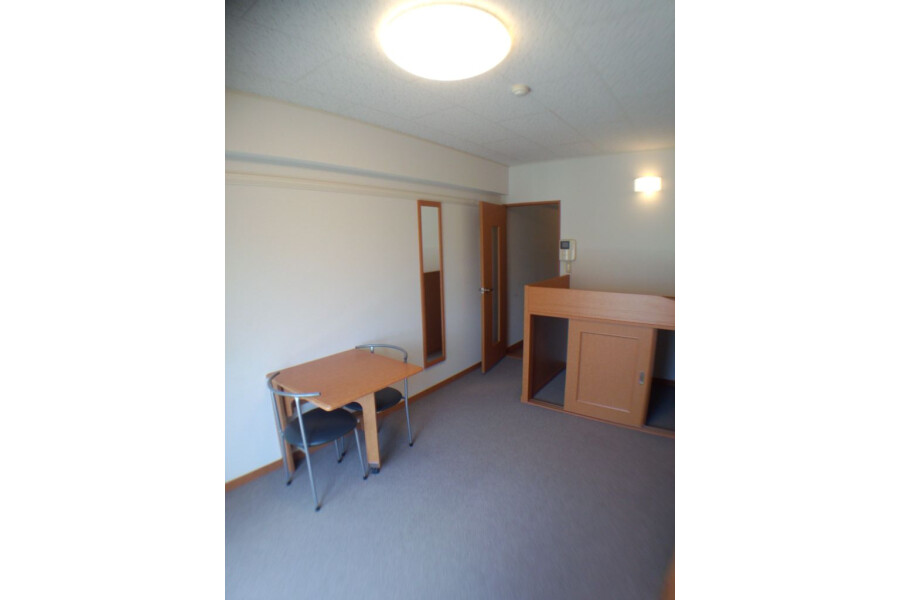 1K Apartment, Japan — image 5