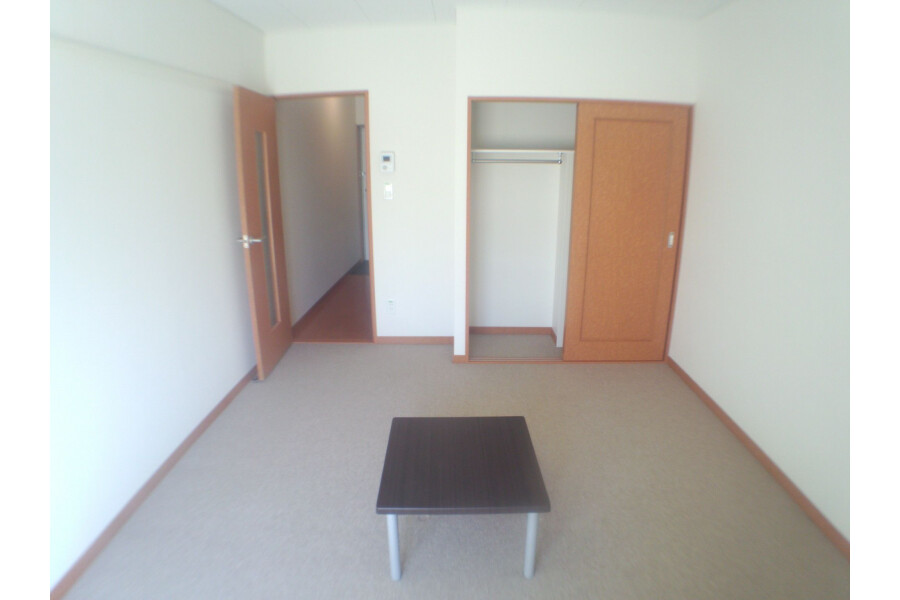 1K Apartment, Japan — image 5