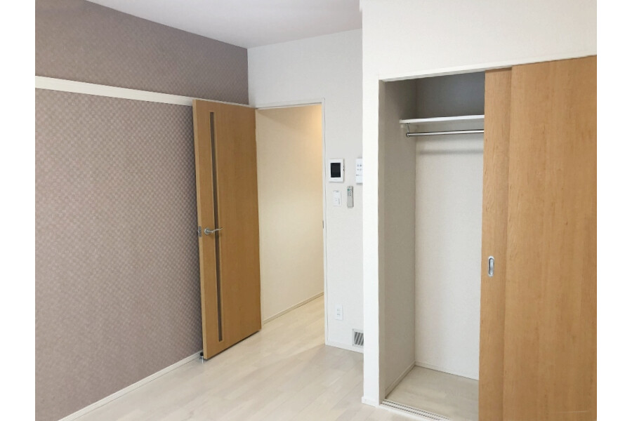 1K Apartment, Japan — image 4