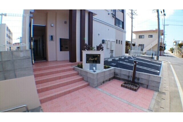 2LDK Apartment, Japan — image 13