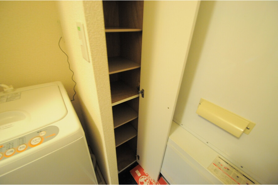 1K Apartment, Japan — image 11