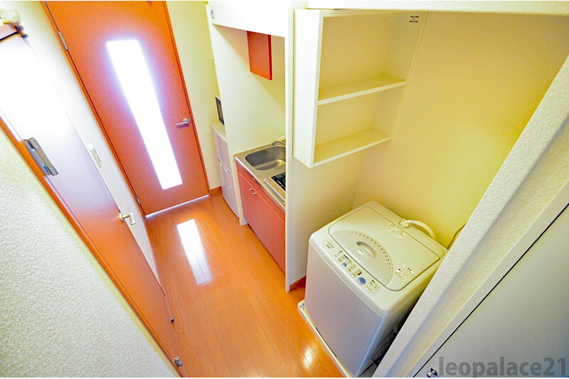 1K Apartment, Japan — image 9
