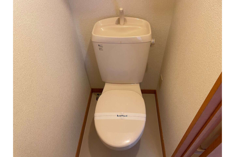 1K Apartment, Japan — image 12