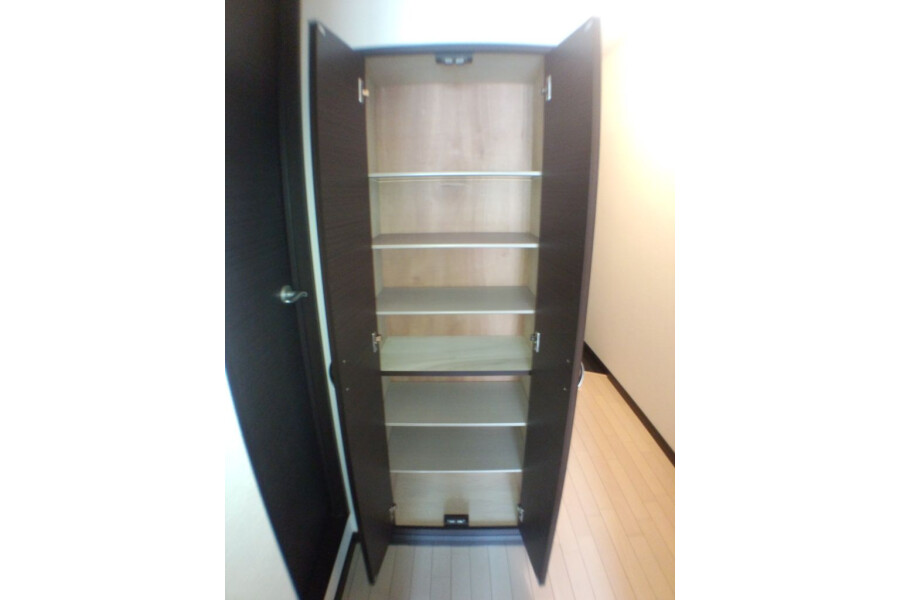 1K Apartment, Japan — image 11