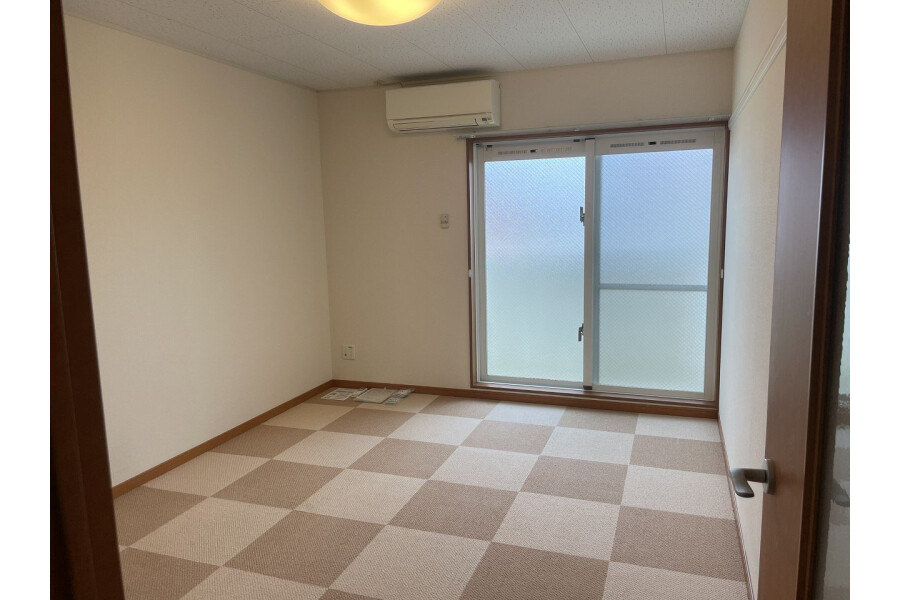 1K Apartment, Japan — image 4