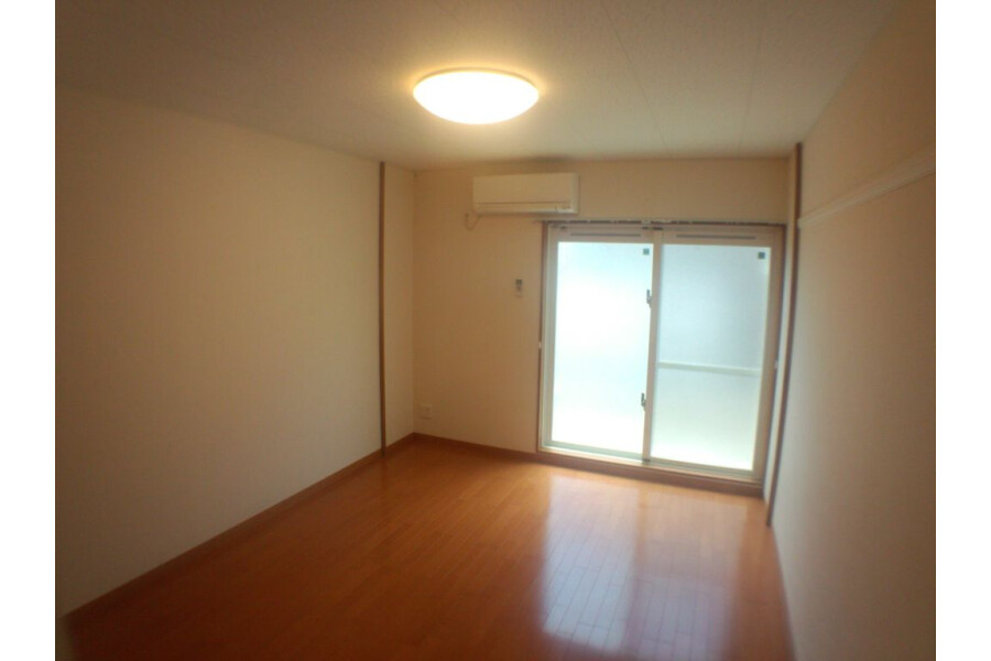 1K Apartment, Japan — image 3