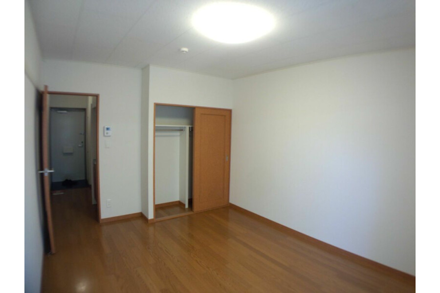 1K Apartment, Japan — image 4