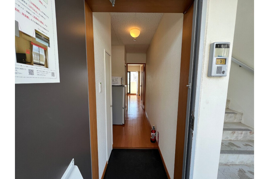 1K Apartment, Japan — image 9