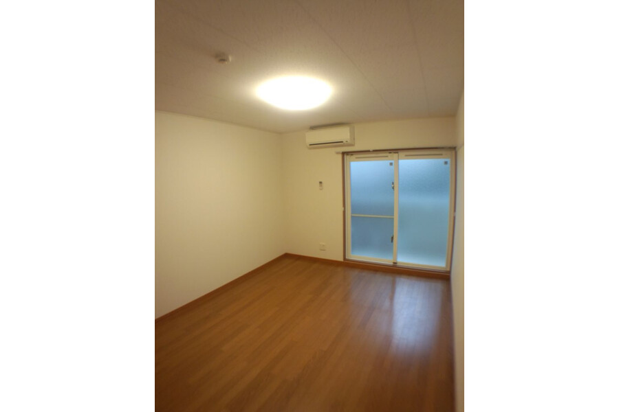 1K Apartment, Japan — image 3