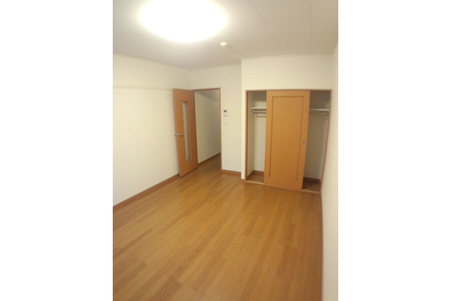 1K Apartment, Japan — image 6
