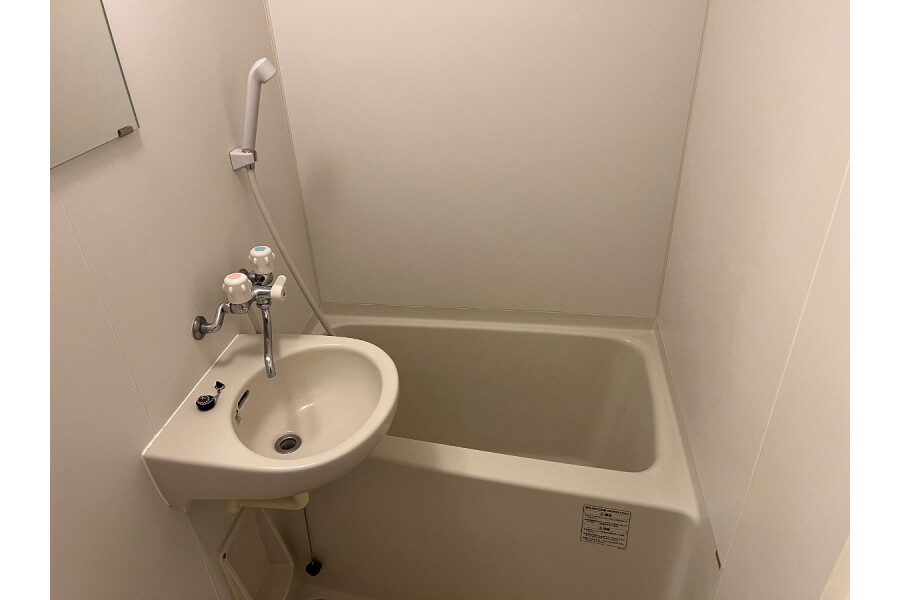 1K Apartment, Japan — image 8