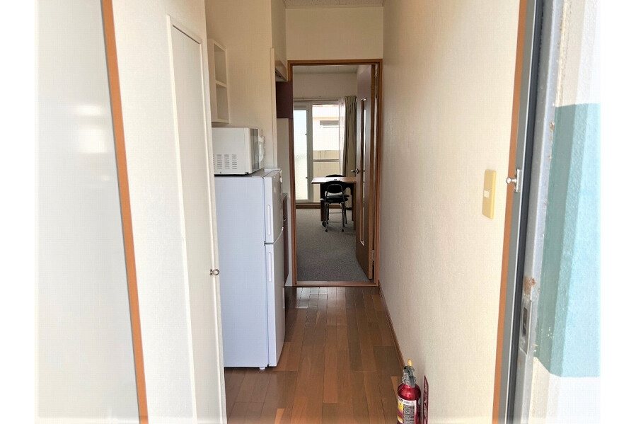 1K Apartment, Japan — image 11