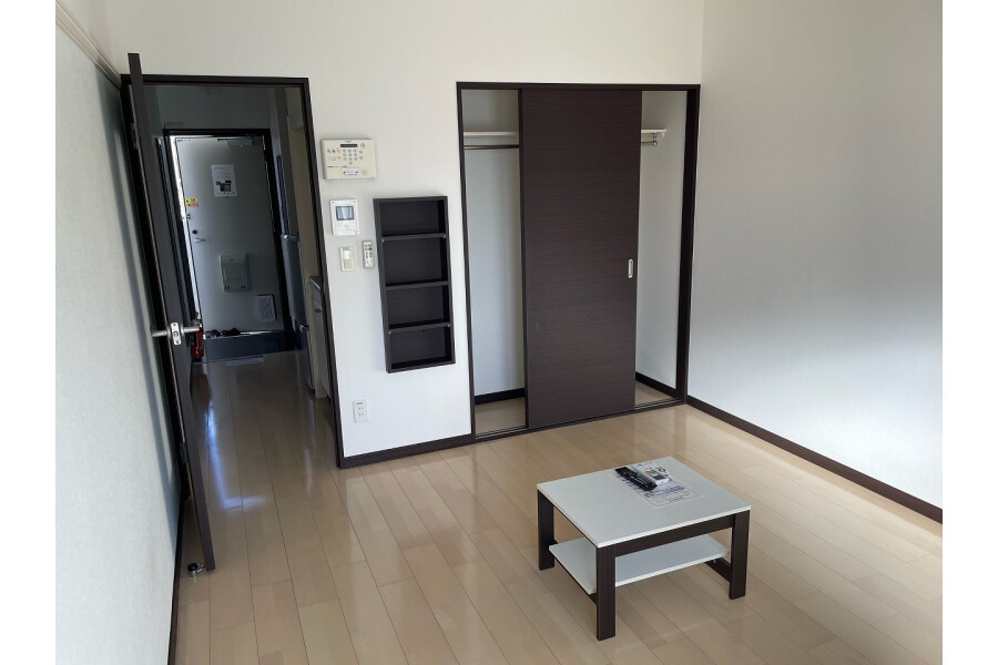 1K Apartment, Japan — image 4