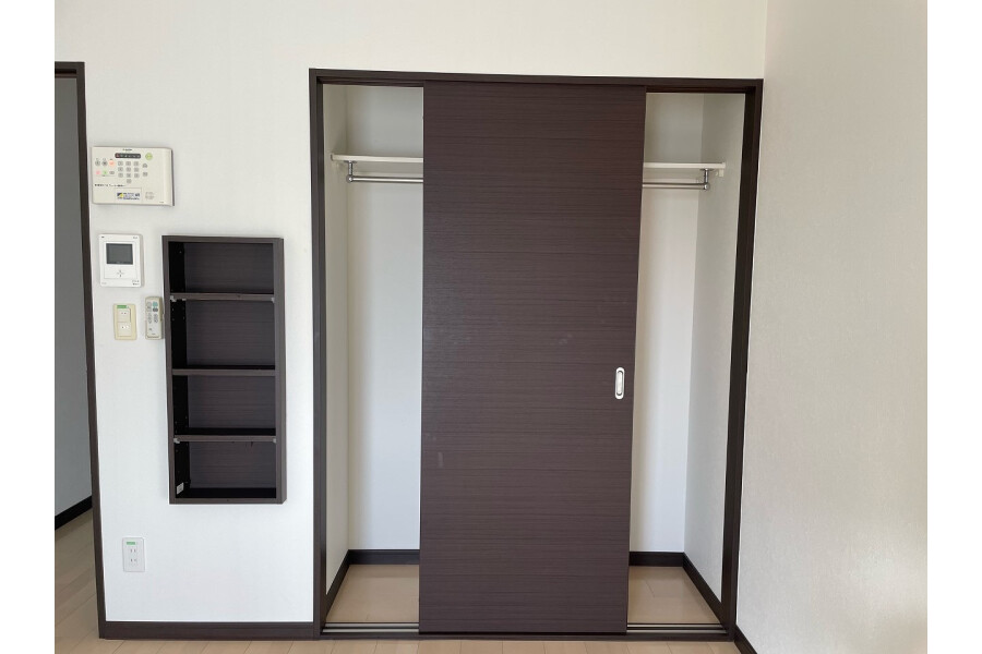 1K Apartment, Japan — image 6