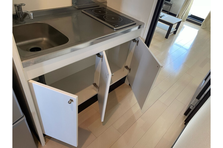 1K Apartment, Japan — image 8