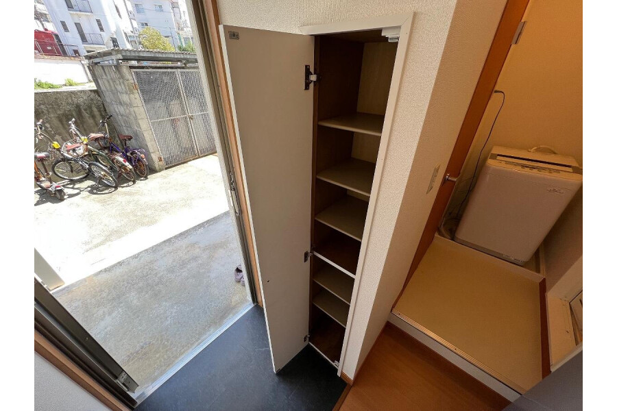 1K Apartment, Japan — image 11