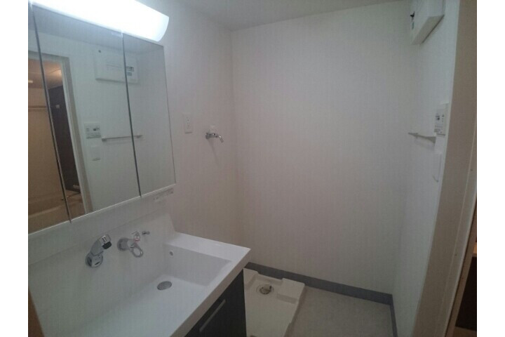 2LDK Apartment, Japan — image 9