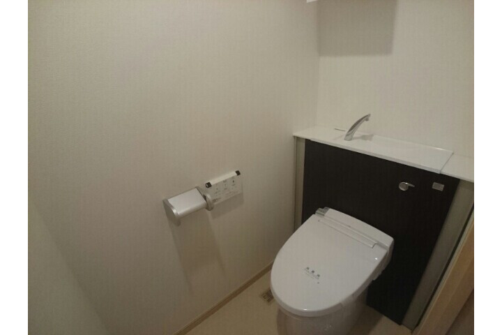 2LDK Apartment, Japan — image 10