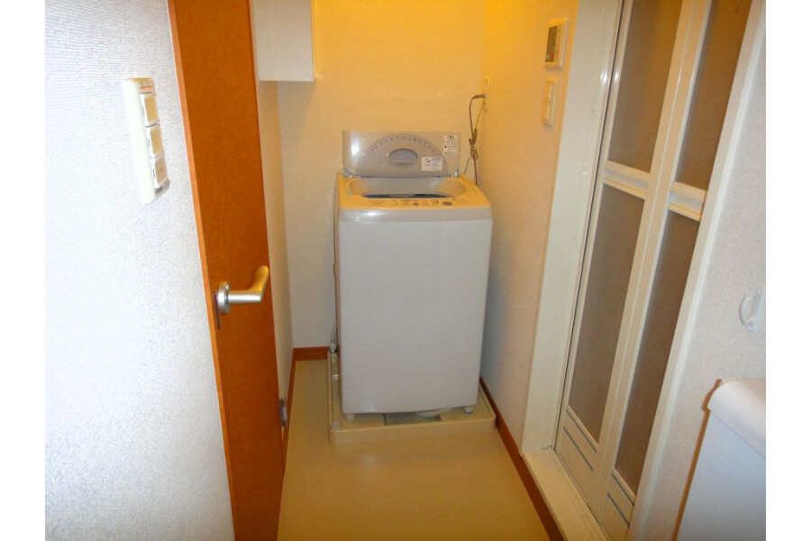 1K Apartment, Japan — image 13