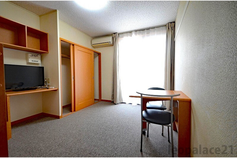 1K Apartment, Japan — image 9